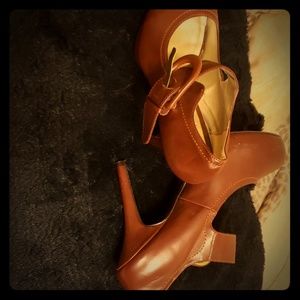 Brown heel wore once